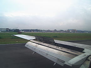 ヤンゴン国際空港へ着陸