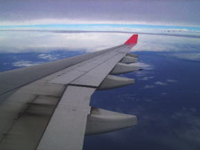 飛行機の窓から撮影